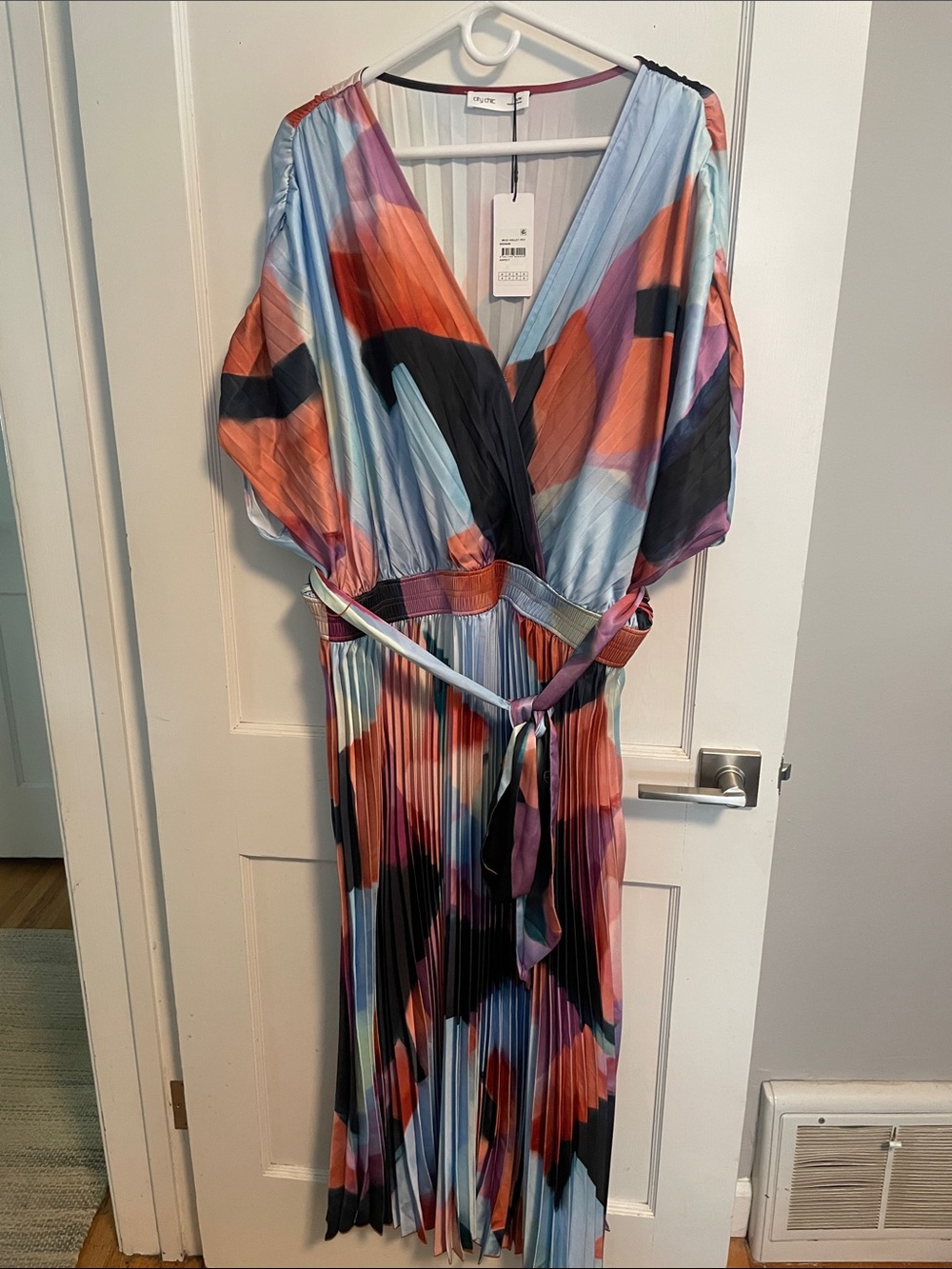 NWT City Chic Hailey Abstract Pleated V-Neck Maxi Dress
